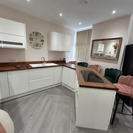 Strawberry Fields Suite By Sasco Apartments Blackpool Exteriör bild
