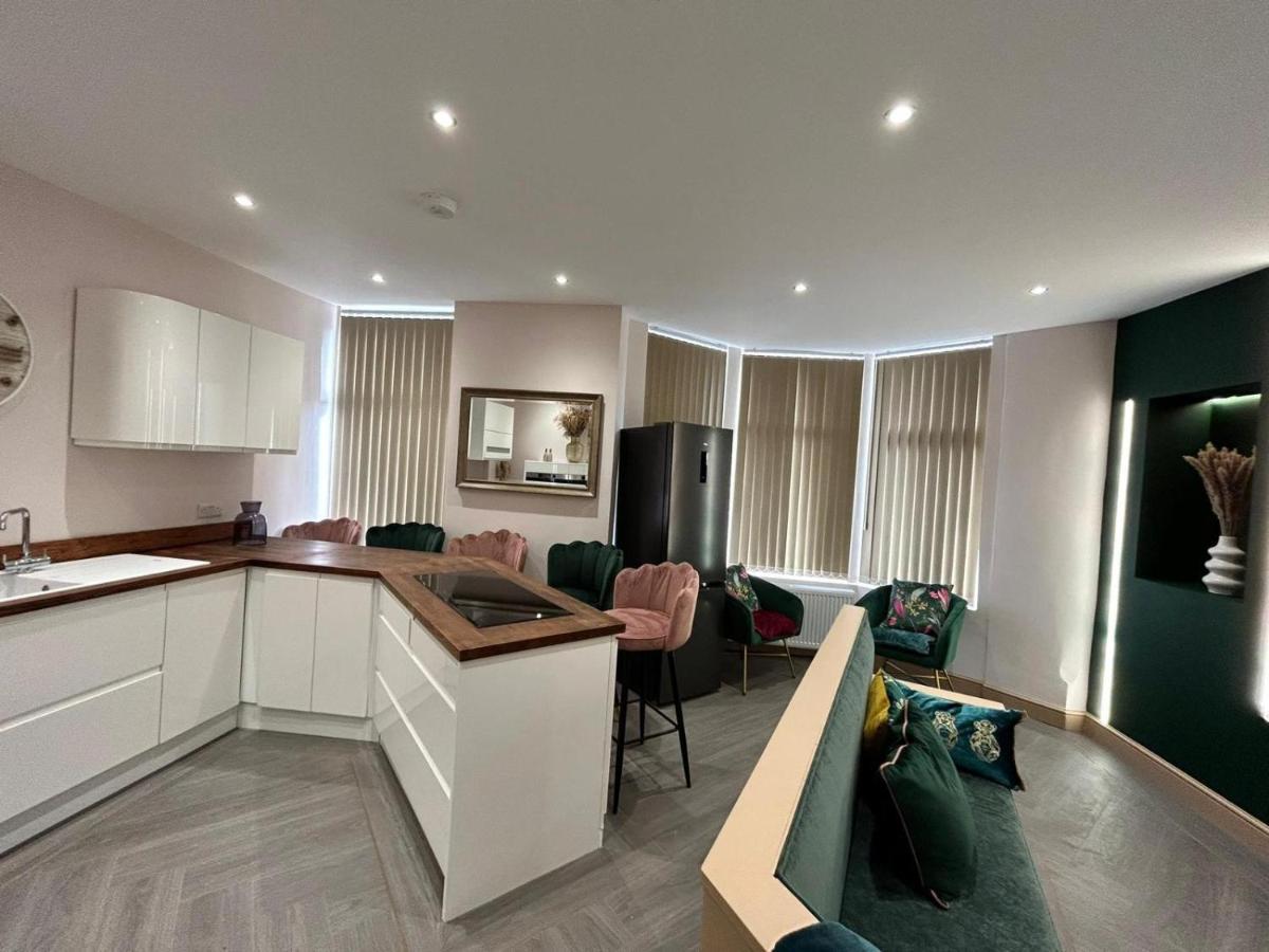 Strawberry Fields Suite By Sasco Apartments Blackpool Exteriör bild