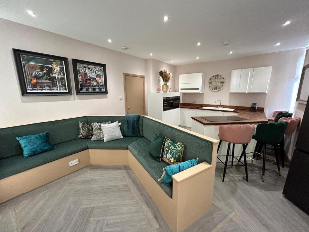 Strawberry Fields Suite By Sasco Apartments Blackpool Exteriör bild