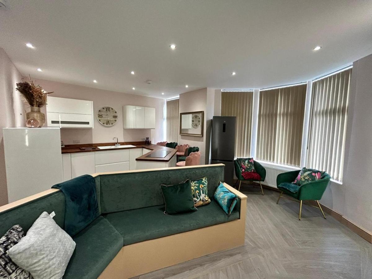 Strawberry Fields Suite By Sasco Apartments Blackpool Exteriör bild